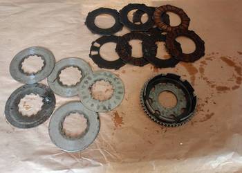 Kosz sprzęgłowy Junak M10 pozostałości