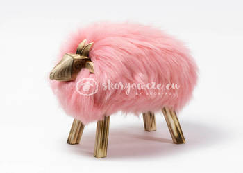 Krzesło, baranek dekoracyjny, cukierkowy róż
