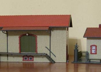 Domek na makietę Nr 7 , kolejka , magazyn i budka dróżnika ,skala H0