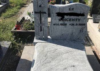 Odstąpię miejsce, Nagrobek urnowy/dziecięcy