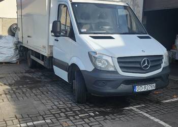 Mercedes Sprinter na bliżniaku, kontener z windą