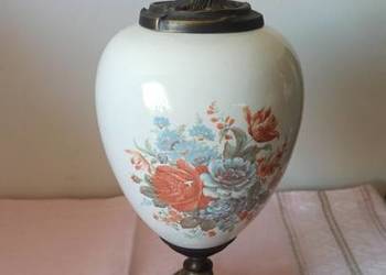Lampa elektryczna, porcelana i mosiądz. Bez abażuru. Na bia