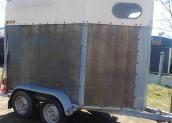 Przyczepa do przewozu 1,5 konia DMC 1100 kg