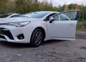 Toyota Avensis 2015 1.8 benzyna sedan