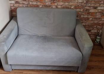 Sofa z pojemnikiem i funkcją spania — idealna do małych mieszkań