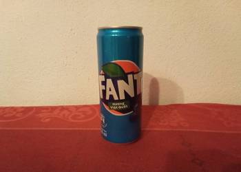 Pusta puszka fanta  borówka. Wietnam
