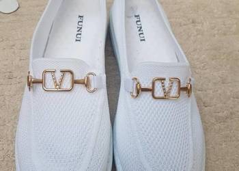 Lekkie, przewiewne buty damskie – idealne na wiosnę i lato!