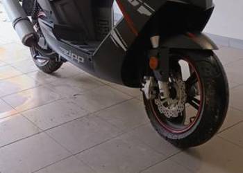 Skuter Zipp Quantum R 125 Okazja Transport Skuter Zipp Quantum R 125 Okazja Transport