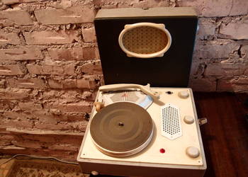 Starocia z PRLu Bambino T4 rok 1965 Walizkowy Lampowy