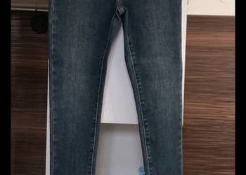 Spodnie damskie jeansowe.