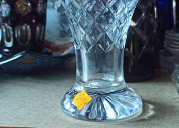 Wazon, wazonik, kryształowe szkło.  Szlifowanie w romby.
