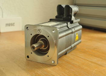 Silnik Servo 1.1KW Lenze MCS 09F38-RS0B0