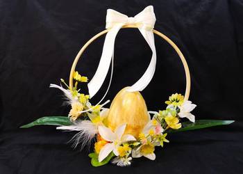 Stroik wielkanocny stojący na kole