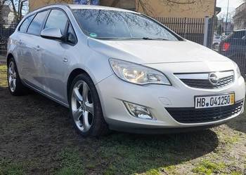 Opel Astra 1.4 turbo 20011 rok