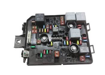 SKRZYNKA BEZPIECZNIKÓW 39068006 1.2 B Opel Corsa V (2014-  ) E