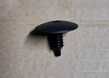 Spinka mocowanie podszybia 1H0819055B VW Golf III Vento