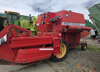 Kombajn zbożowy Massey Ferguson 186 z Niemiec