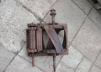 Zabytek techniki - przekładnia sieczkarni bębnowej HM 4