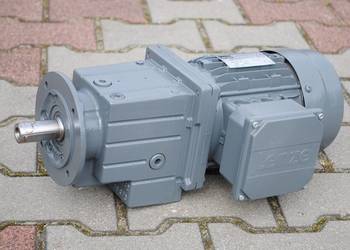 Motoreduktor kołnierzowy 0.75kw. 44obr./min.. Firmy LENZE