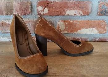 Zamszowe czółenka na obcasie * Next