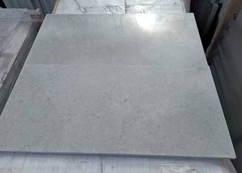 Płytka marmurowa PERLA GREY pasy 1 cm poler