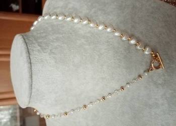 Naszyjnik w delikatne serduszka z dodatkiem ozdobnego łańcuszka