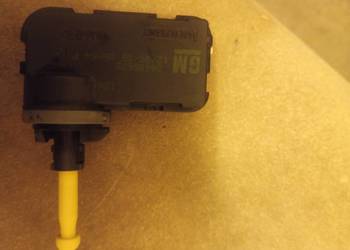 : GM 24405672  PA66!-GF-30 silniczek regulacji lamp opel corsa Meriva combo