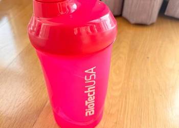 Shaker BioTechUSA różowy – bidon sportowy ok. 700 ml