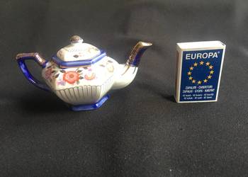 Stary imbryk dzbanek mini porcelana The Queen's Colection