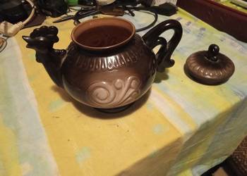 dzbanek do herbaty w ksztalcie kurki.