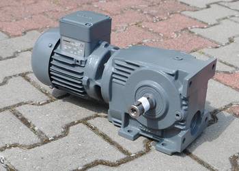 Motoreduktor kątowy 0.12kw. 4,7obr/min. Flender