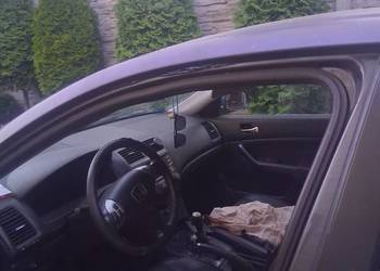 Honda Accord VII sprzedaje jako uszkodzona lub na części