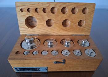 Zestaw 11 odważników w drewnianym etui Vintage Mechanika Precyzyjna