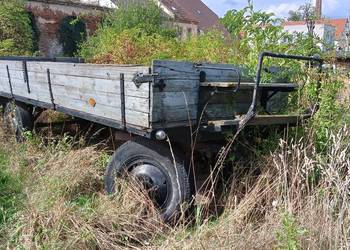 Stara przyczepa rolnicza