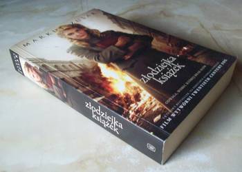 ZŁODZIEJKA KSIĄŻEK MARKUS ZUSAK