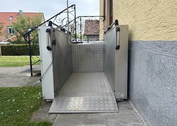 Platforma z podnośnikiem dla wózków inwalidzkich winda na schody schodowa