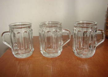 mały szklany kufelek PRL