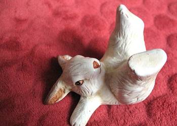 Zając - z cyklu "brzydkie ale fajne" - Stara Figurka - 7,5 x 9 x 7 cm