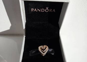 Charms Lśniące złączone serca różowe złoto