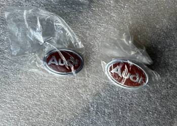 Oryginalne czerwone emblematy błotnika Audi 100 C3 200