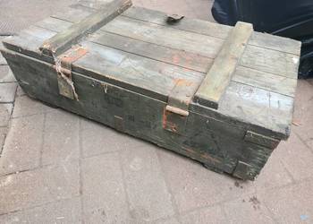 Stara skrzynia na amunicje naboje