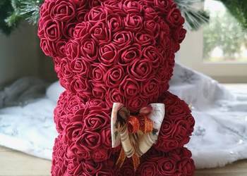 Miś z róż piankowych bordowy wys. 25 cm