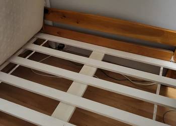 Sprzedam drewniane łóżko z materacem 120x200