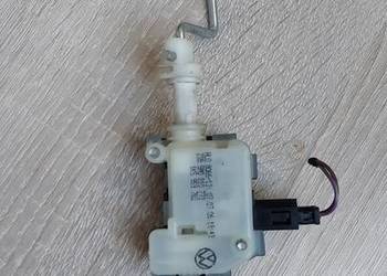 Zamek siłownik klapki paliwa VW GOLF PLUS  5M00810773