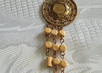 PRZEWIESZKA - MEDALION Z MOSIĄDZU I KORALIKÓW Z DREWNA