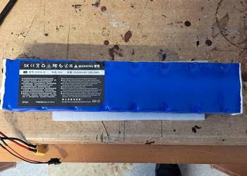 nowa bateria do roweru/hulajnogi elektrycznych. Na pewno ma 24 V a co do in