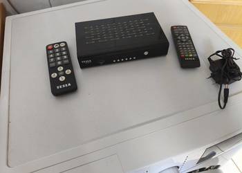 tuner DVB-T2 Tesla Senior DVB-T2, H.265 (HEVC) - dwa piloty