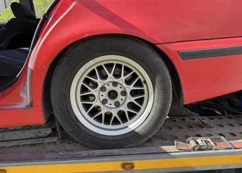 Oryginalne alufelgi BMW e39 16"  z oponami jedną opona uszkodzona