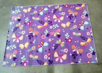 Dywan dla dzieci w motyle 150x200cm fioletowy motyl