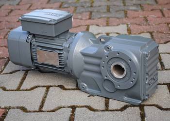 Motoreduktor kątowy 0.37kw. 8,7obr./min. z hamulcem. Firmy SEW